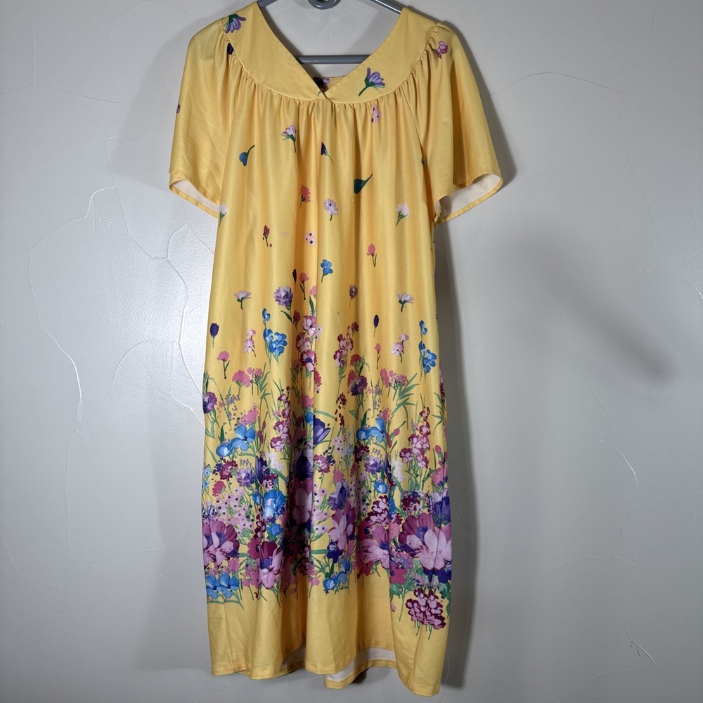 Anthony Richards Women Size M Lightweight Robe Nightgown Yellow Floral Pockets